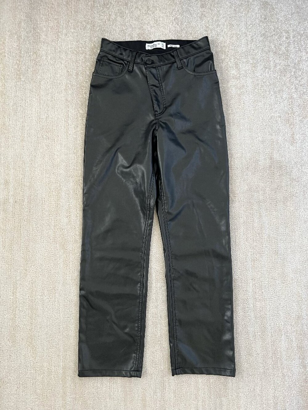 Abercrombie & Fitch 90s Straight Leg Black Faux Leather Pants 27/4 Short